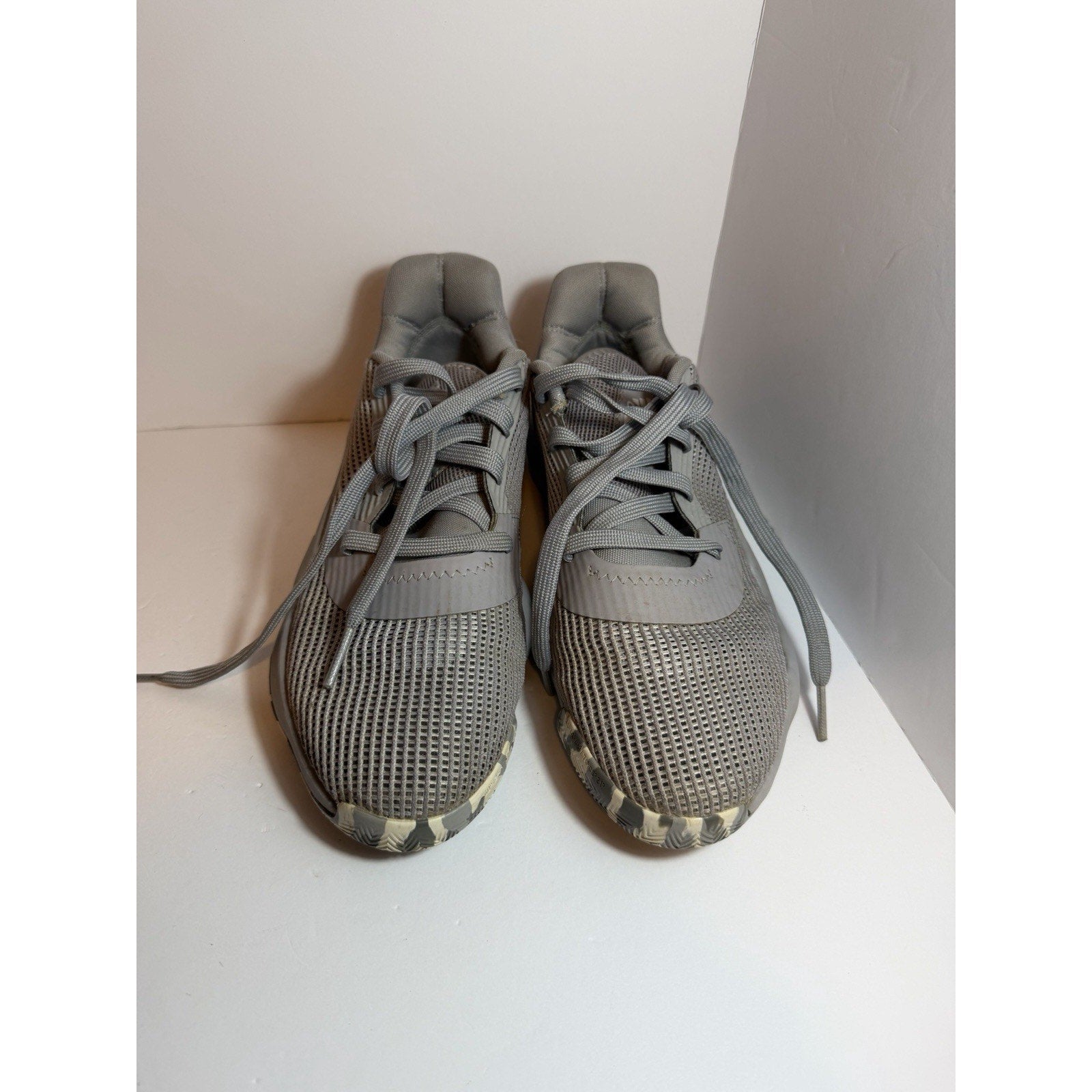 Size 9 - adidas pro bounce 2019 low grey