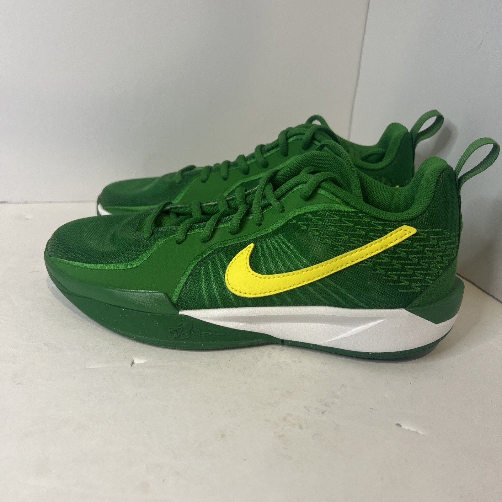 Size 5.5y - Nike Sabrina 2 Oregon