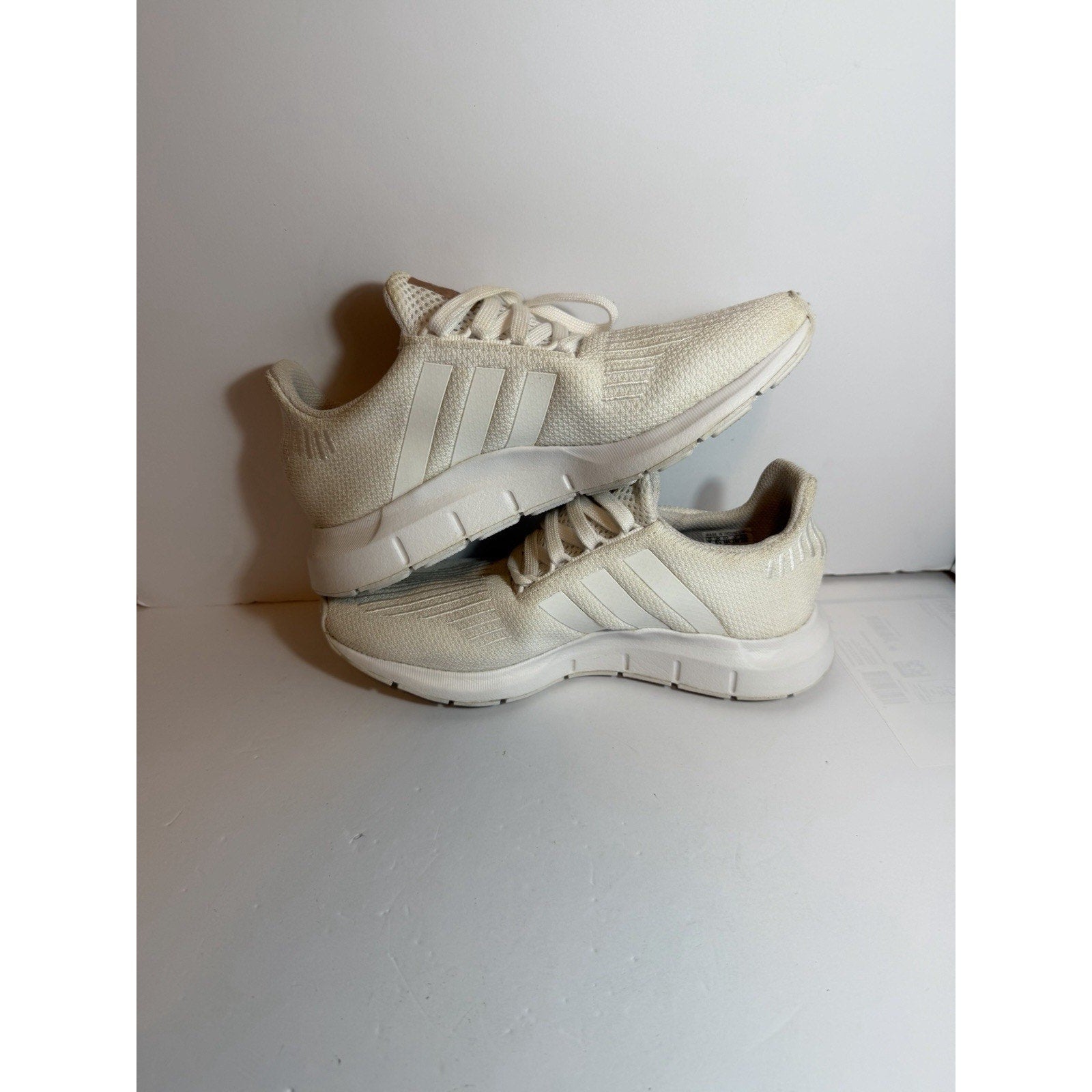 Size 7 women's - Adidas Swift Run White