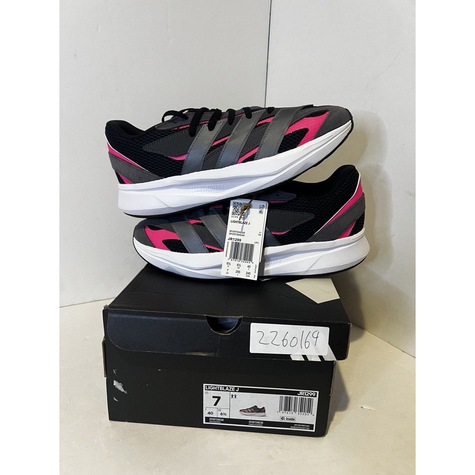 Size 7y-Adidas Lightblaze trainers