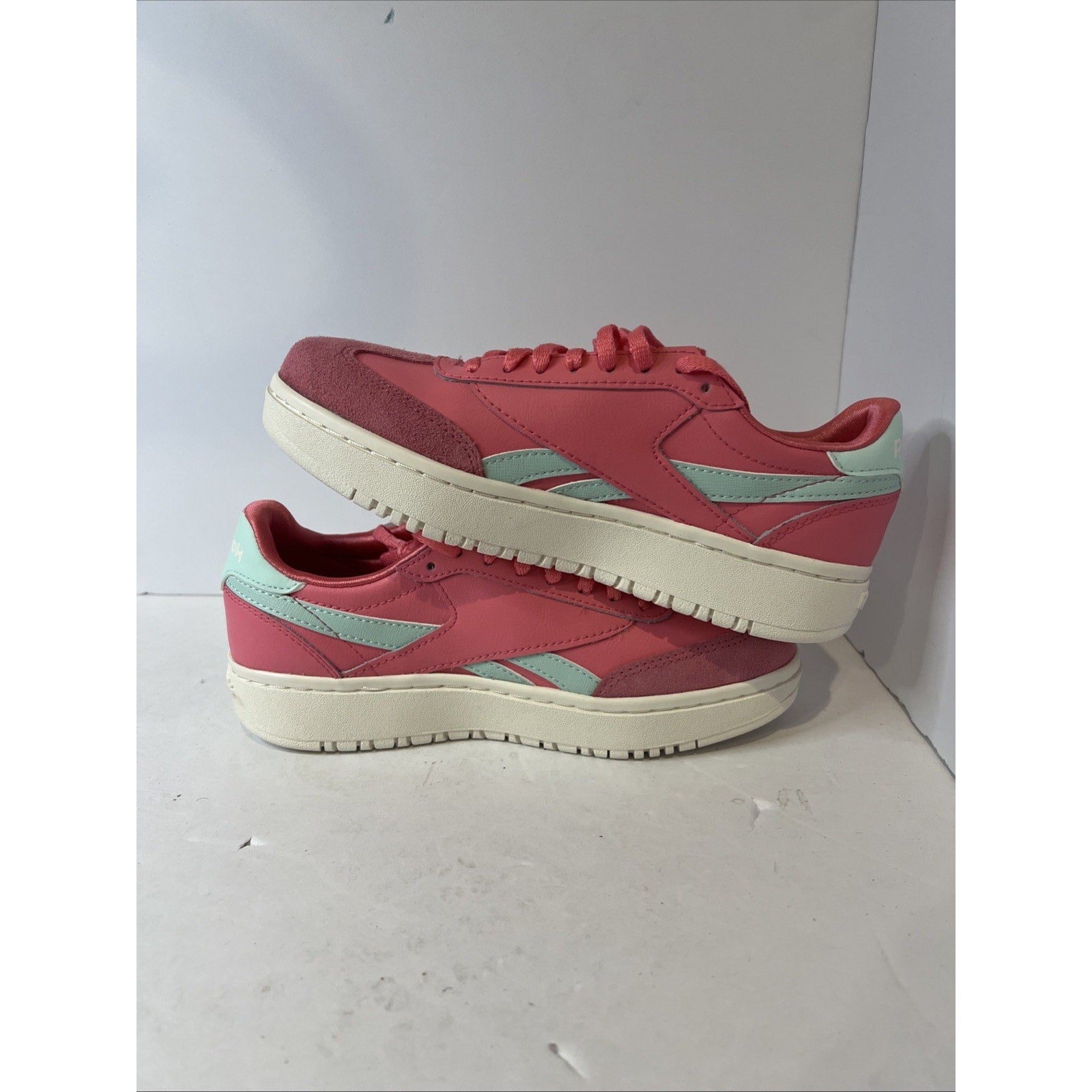 Size 5.5y - Reebok Campio Pink Low Top