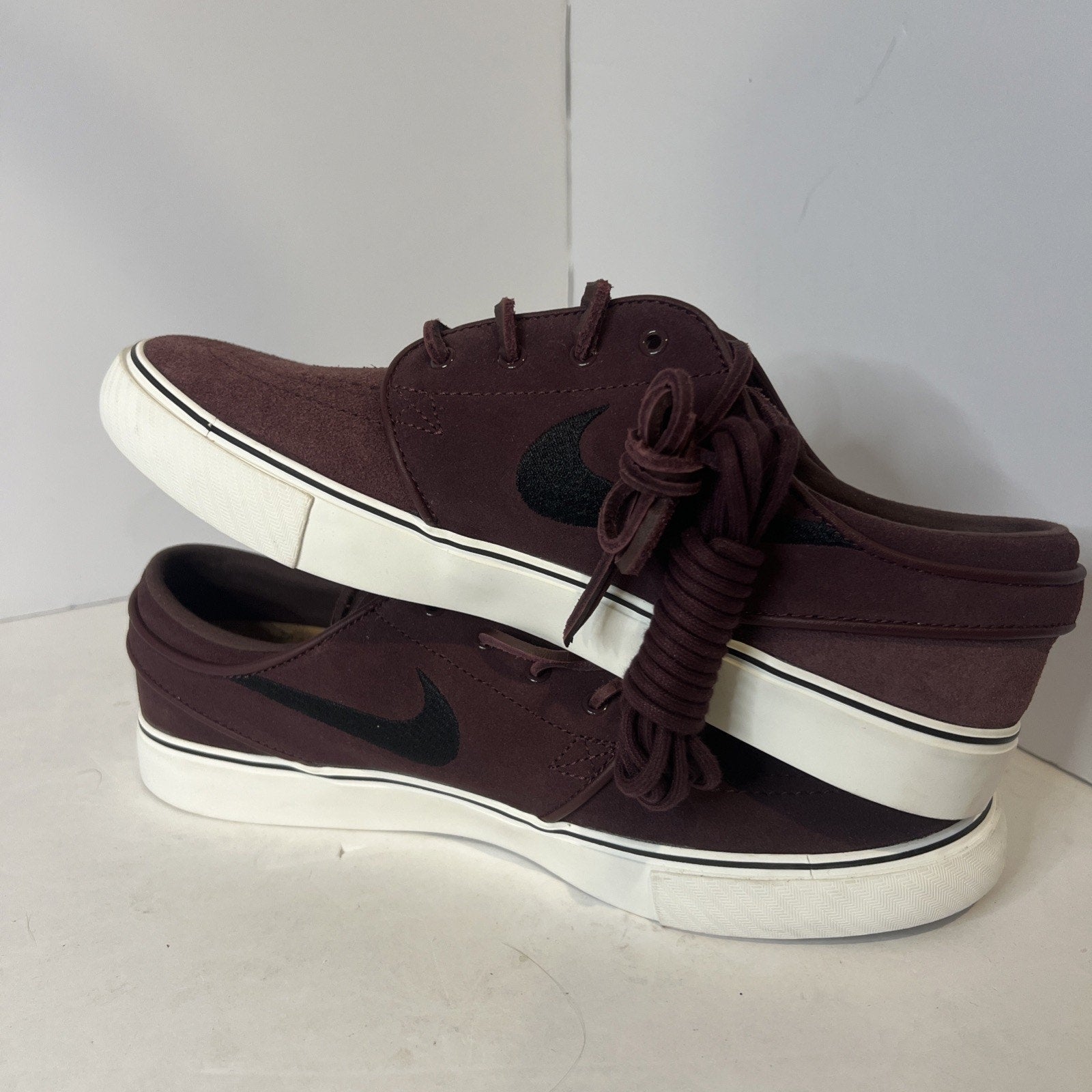 Size 7Y - Nike SB Janoski Wine