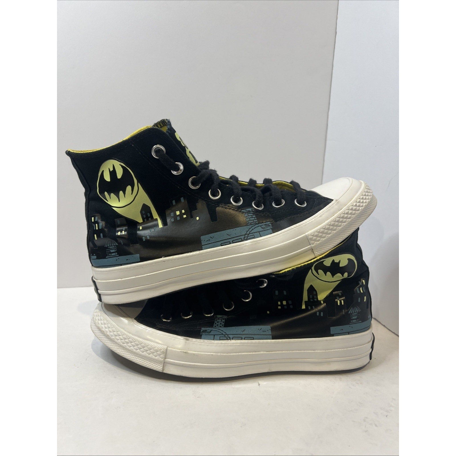Size 7.5y - Chinatown Market Batman Converse