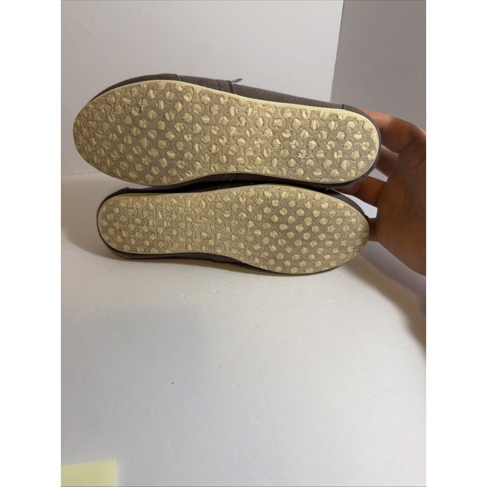 Size 6 Women’s - Toms