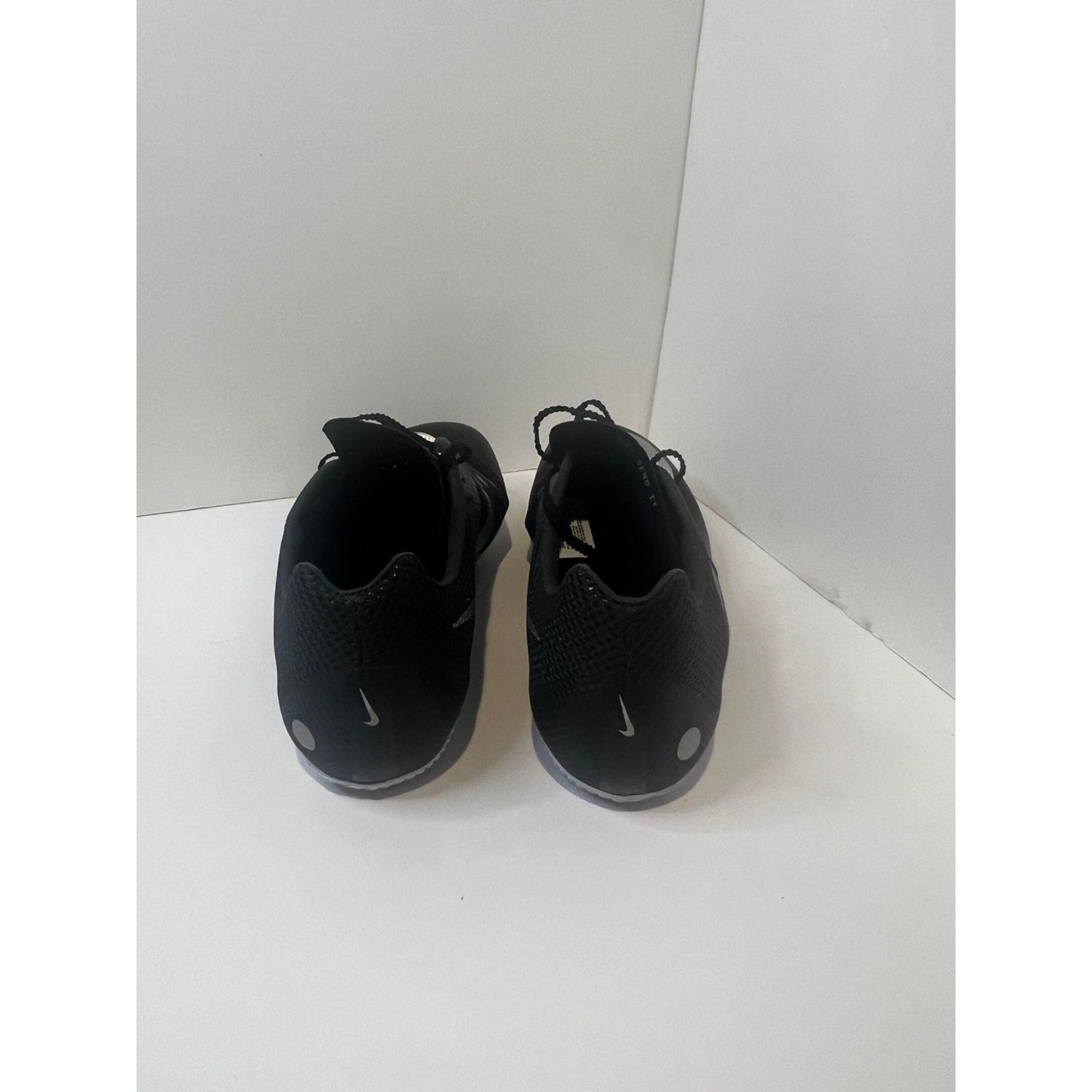 Size 9.5 Mens- Nike track shoes