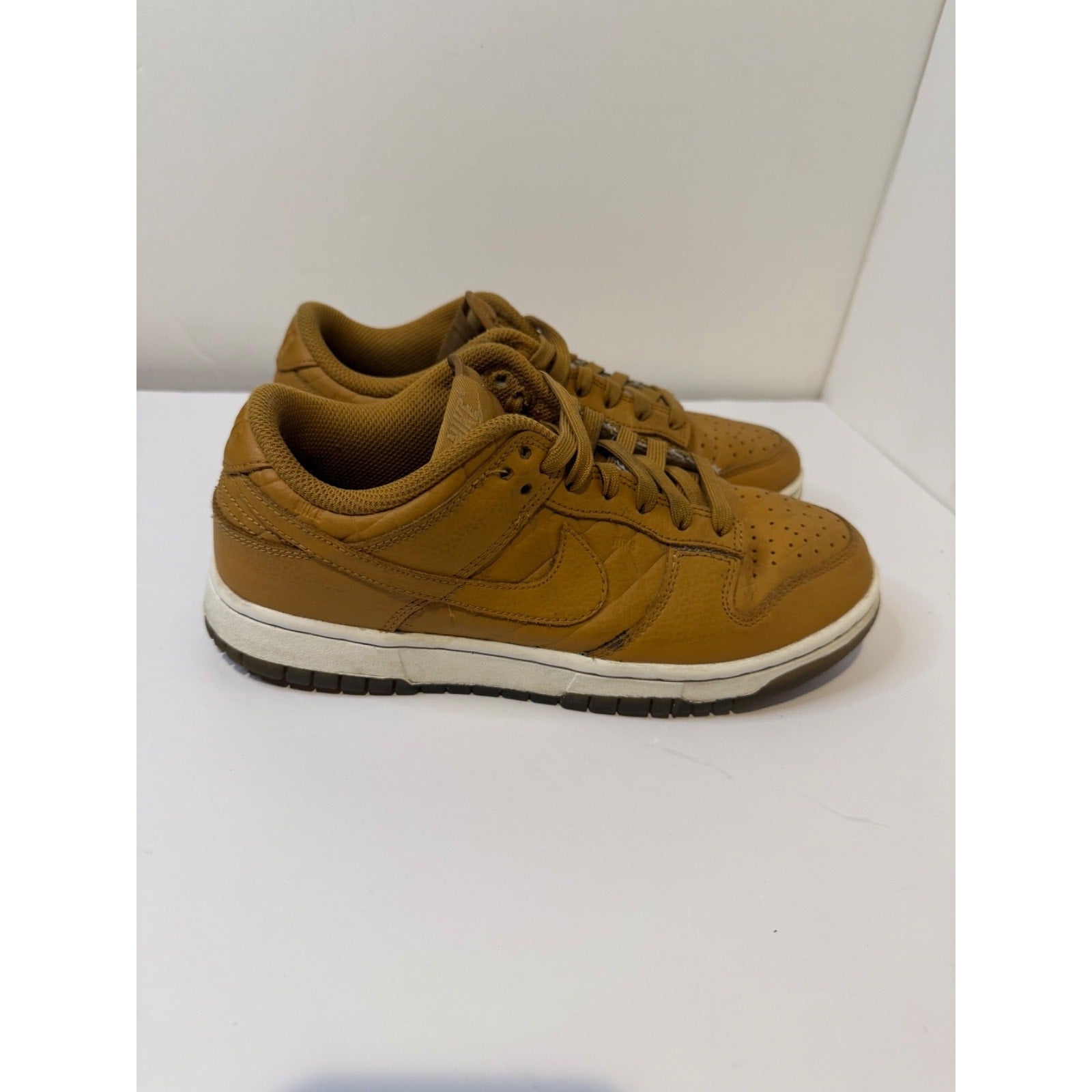size 7.5 women - Dunk Low Tan