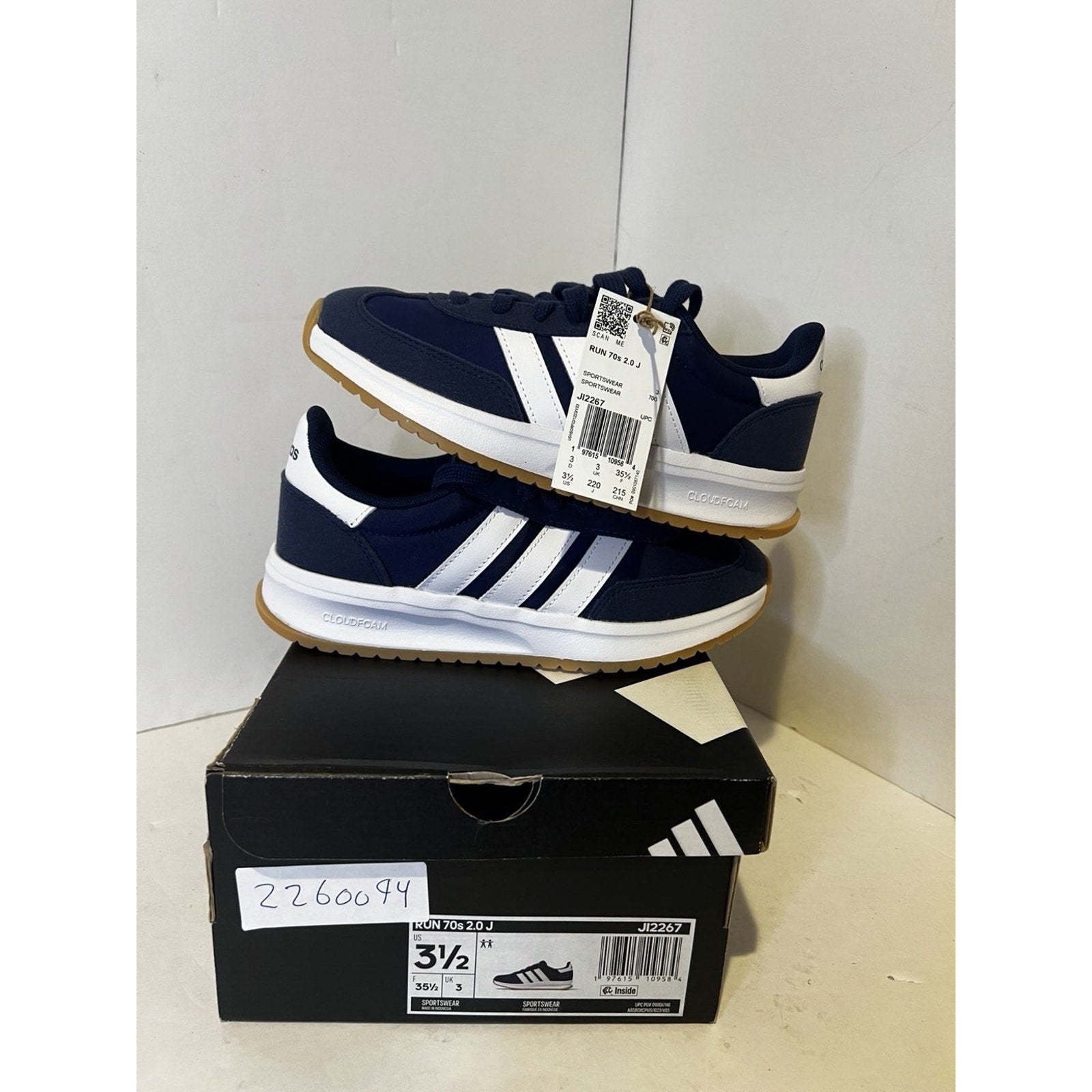 Size 3.5y - Adidas Run 70s 2.0