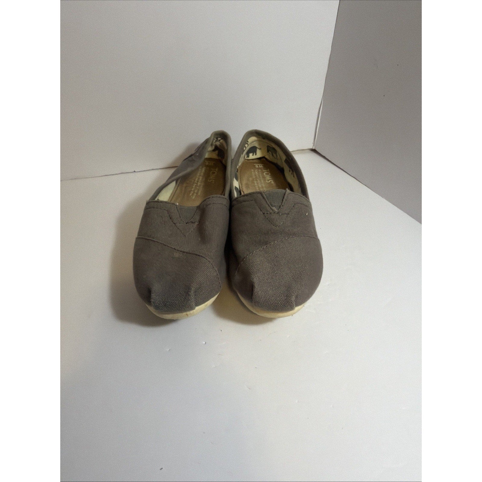 Size 6 Women’s - Toms