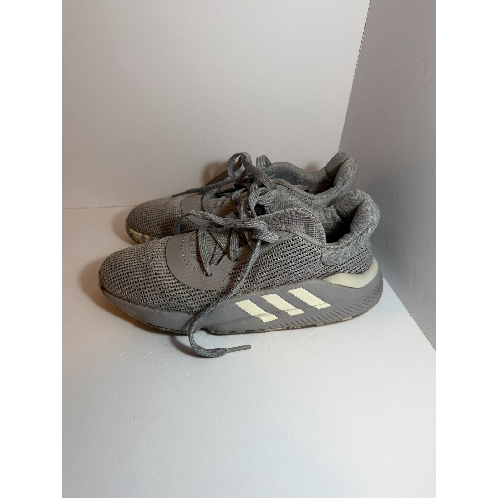 Size 9 - adidas pro bounce 2019 low grey