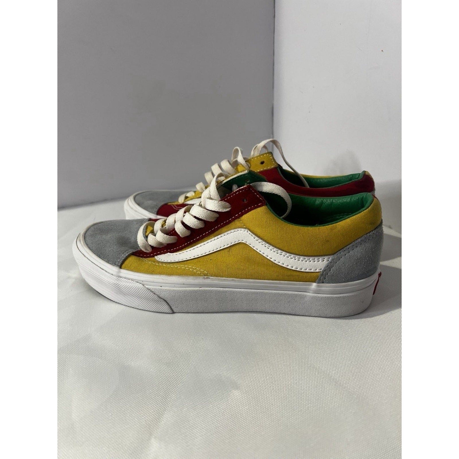 Size 6.5y- Vans Old Skool Yacht Club