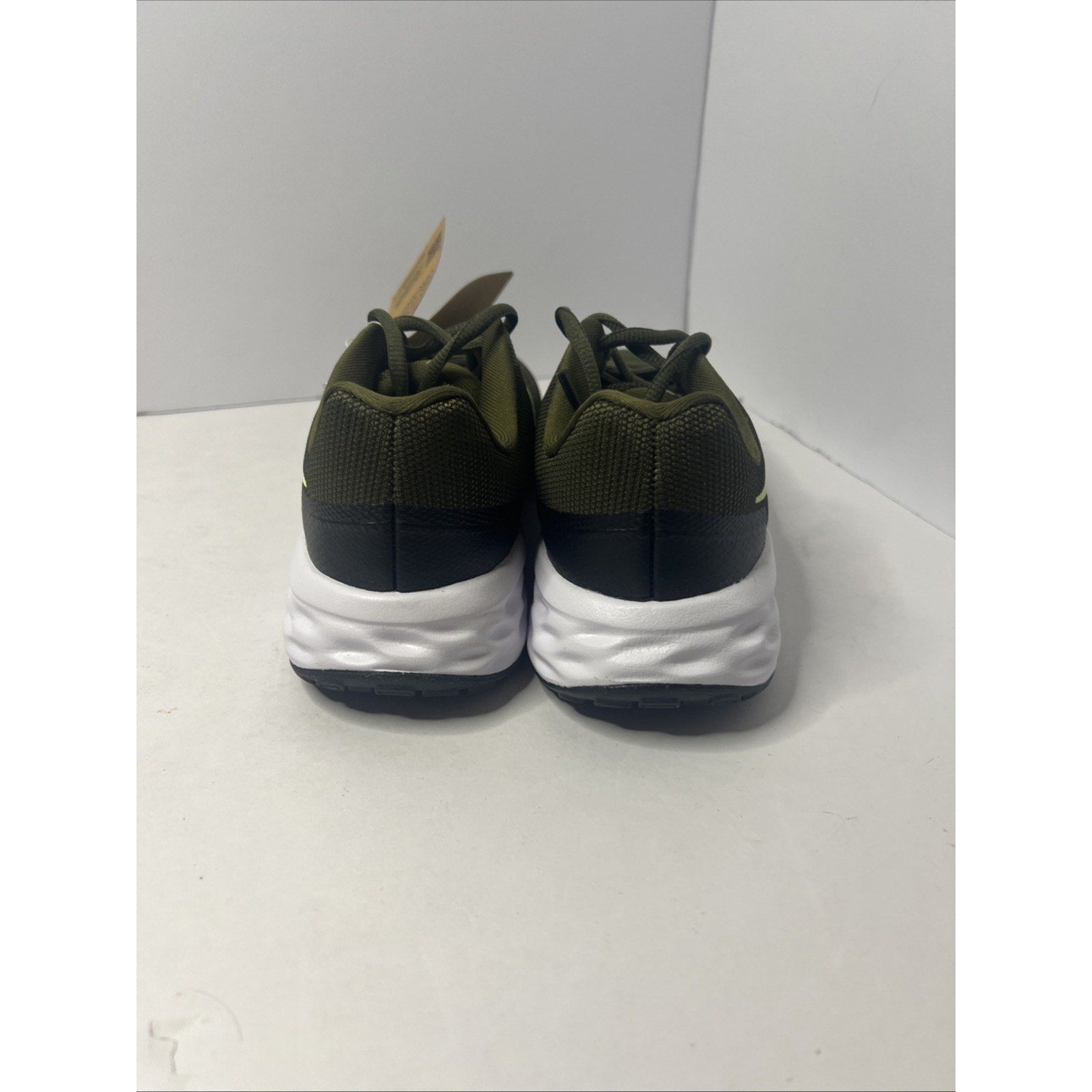 Size 6y - Nike Revolution