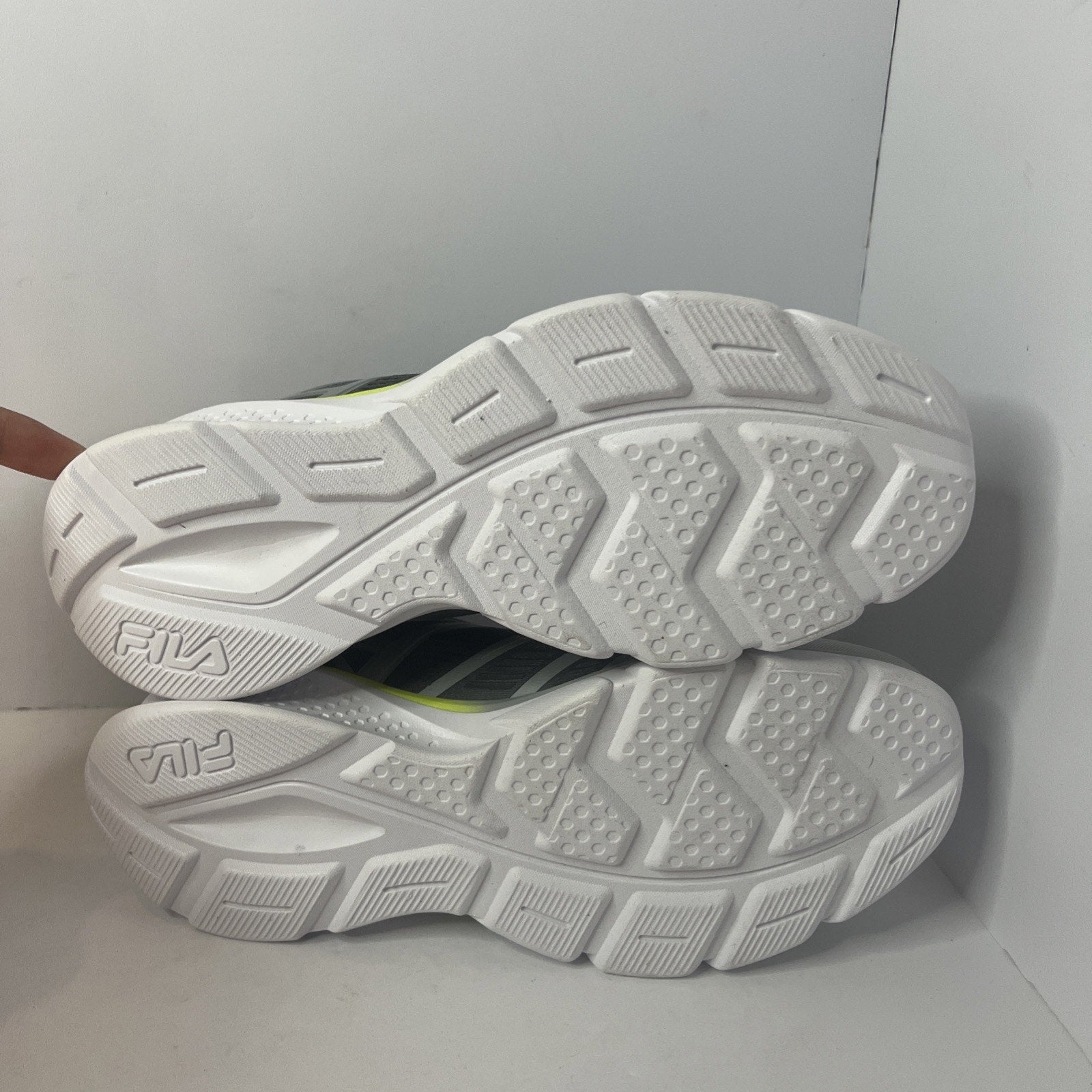 Size 10 - Fila Tennis Shoe