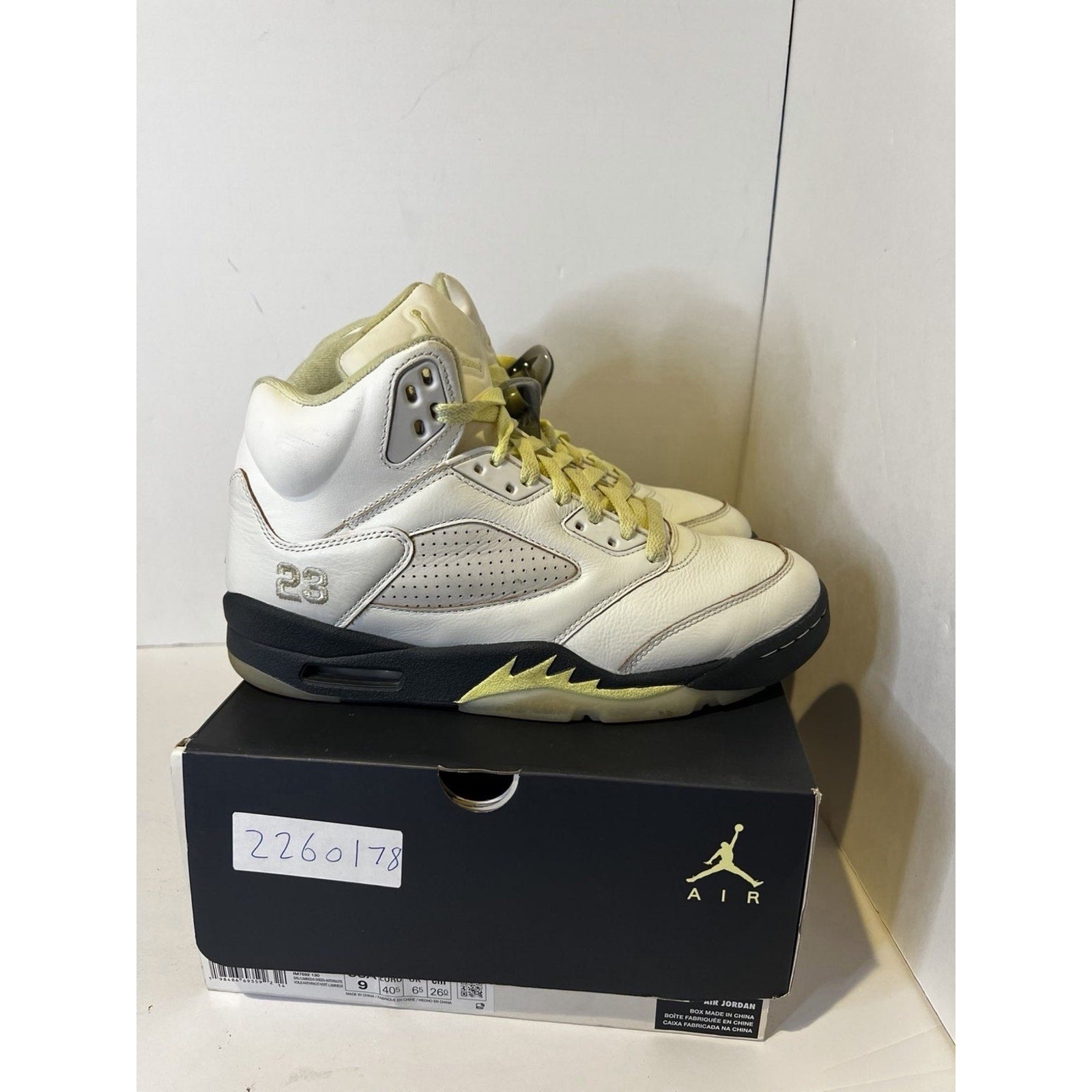 Size 9 Women - Nike Air Jordan 5