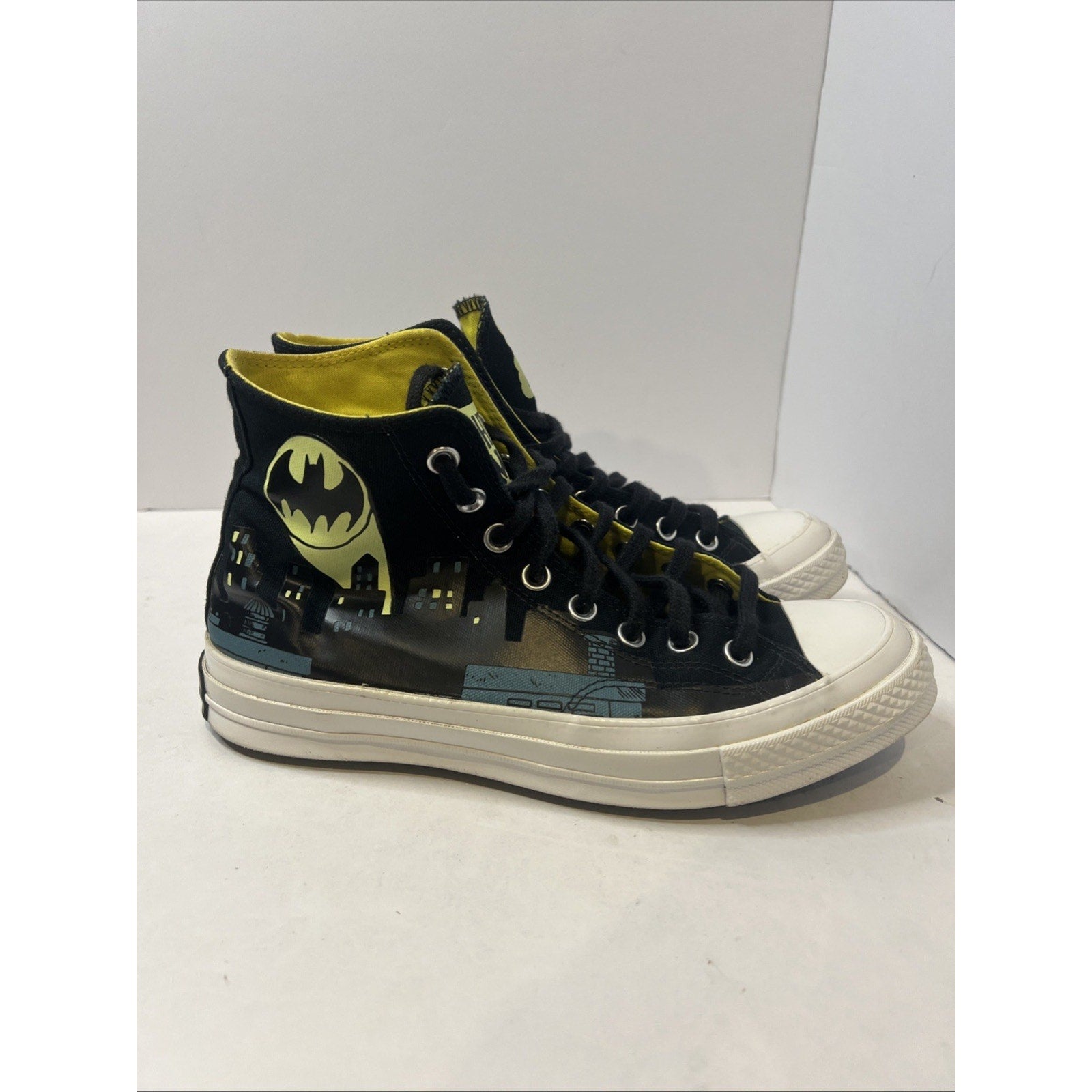 Size 7.5y - Chinatown Market Batman Converse
