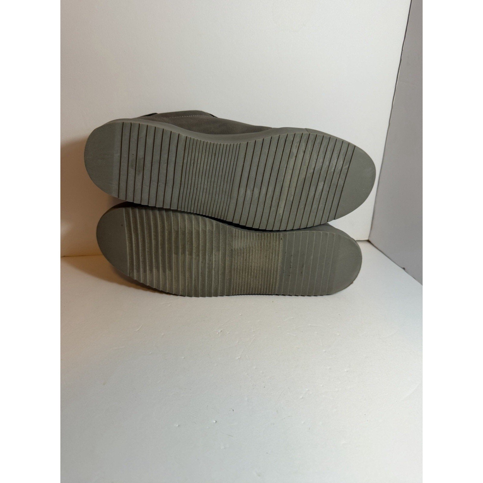 Size 9 - Steve Madden Sneakers
