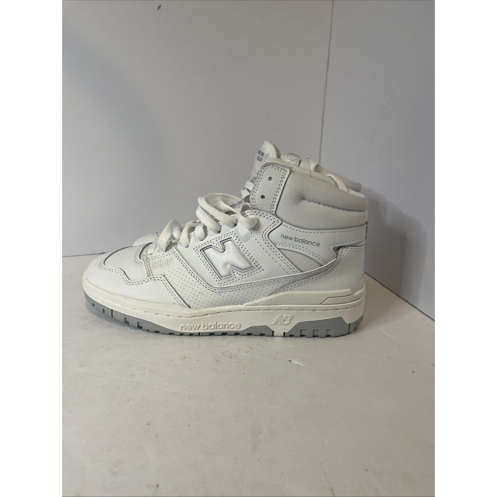 Size 8 Mens - New Balance 650 White