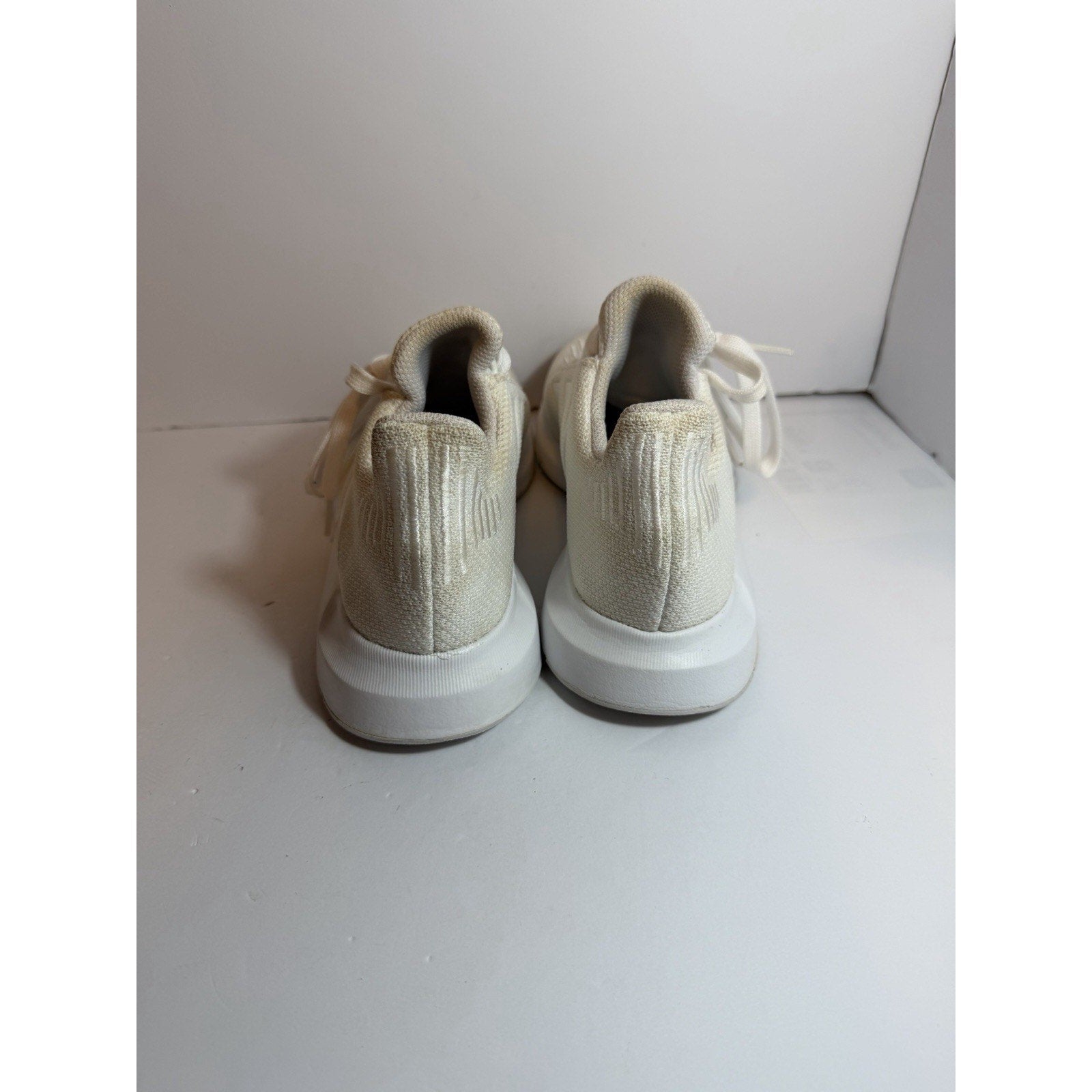 Size 7 women's - Adidas Swift Run White