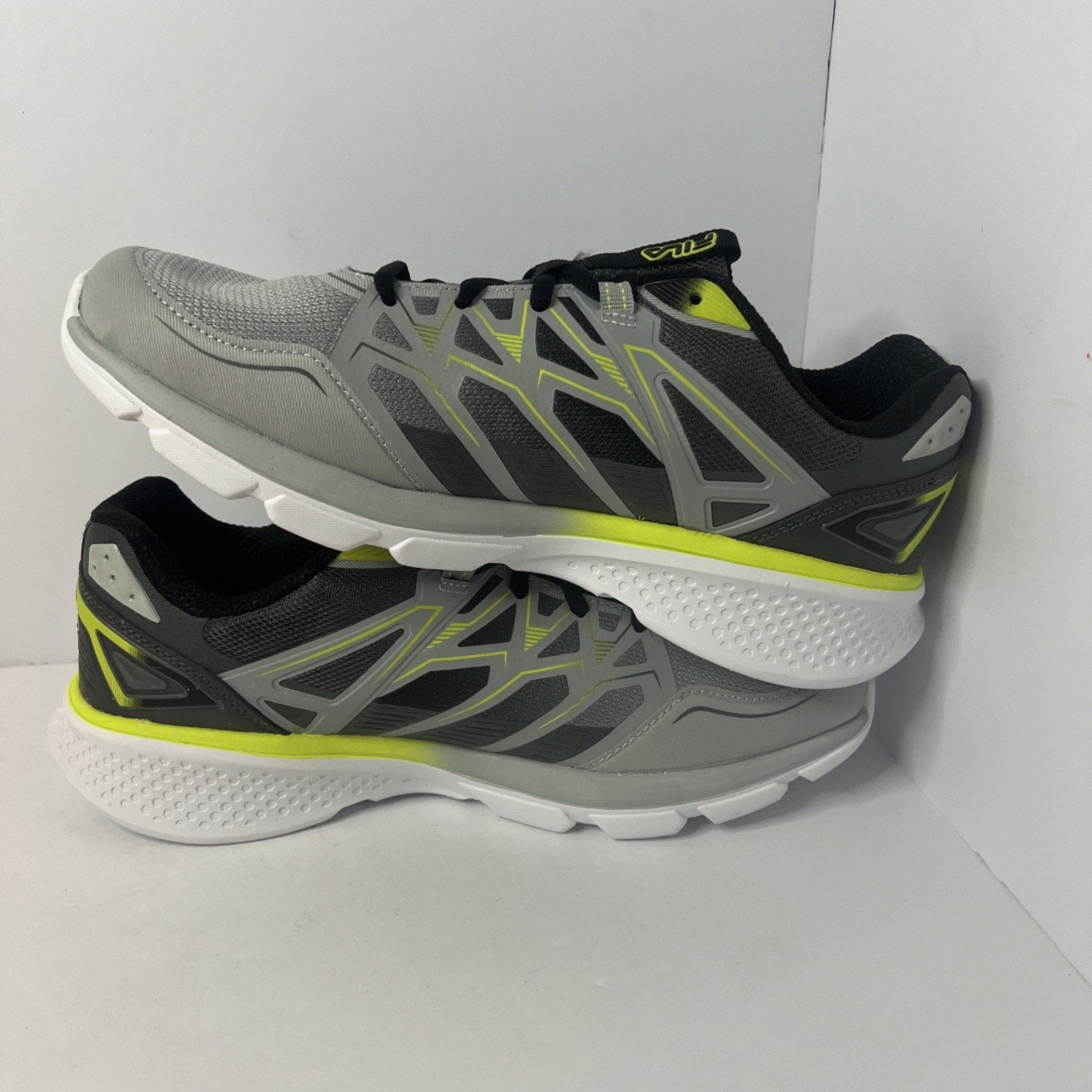 Size 10 - Fila Tennis Shoe