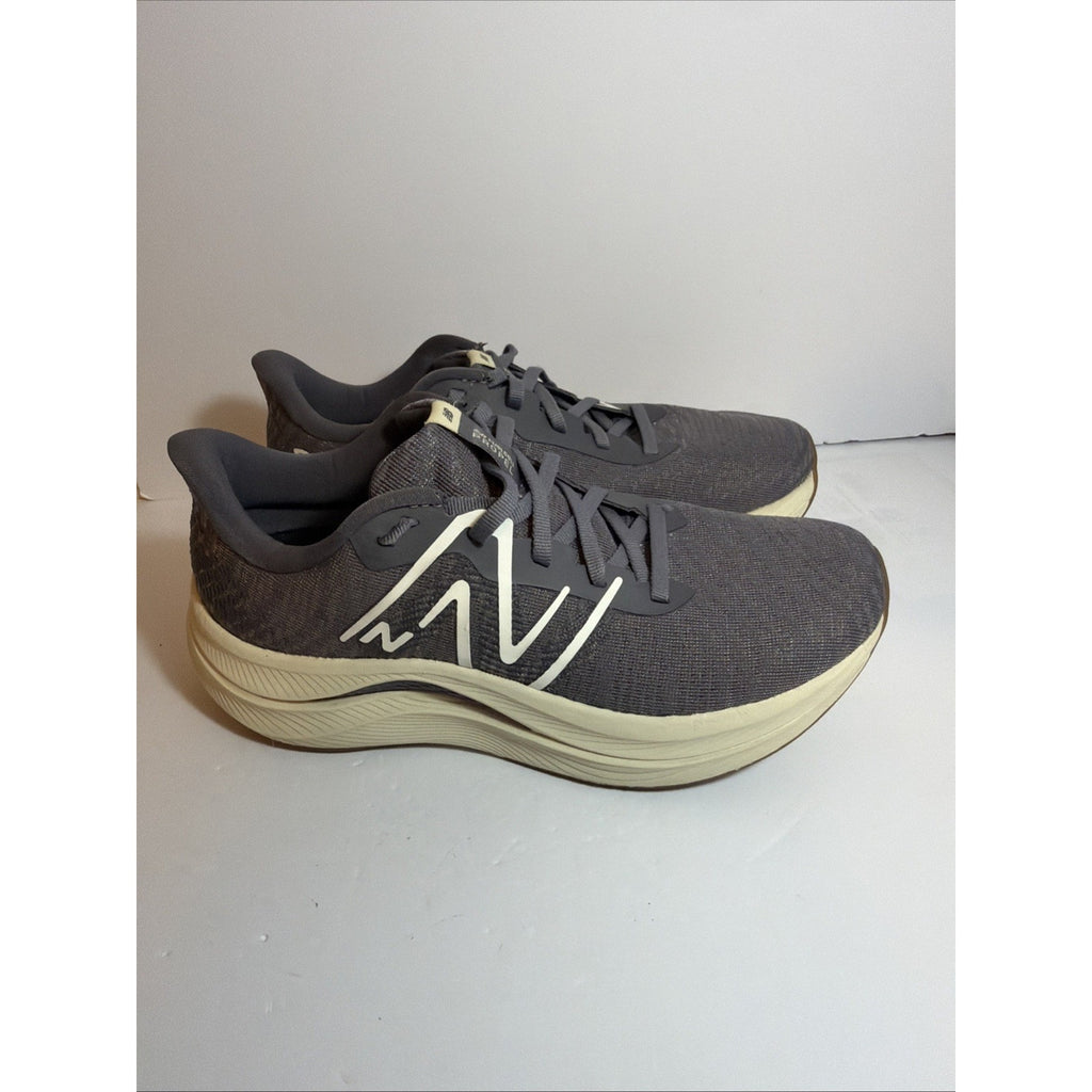 Size 5y - New Balance Fuel Cell